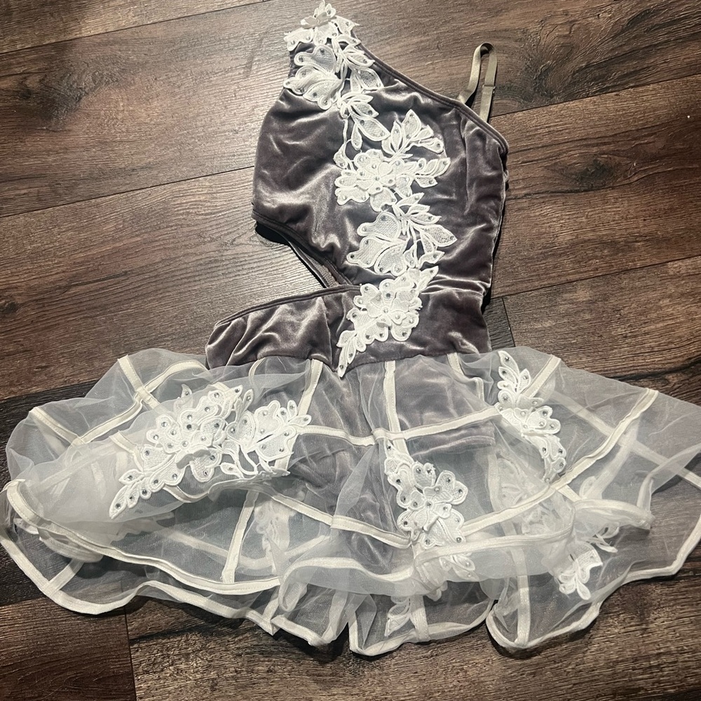 Child’s large, gorgeous gray costume 
#contemporary #dancecomp #competition